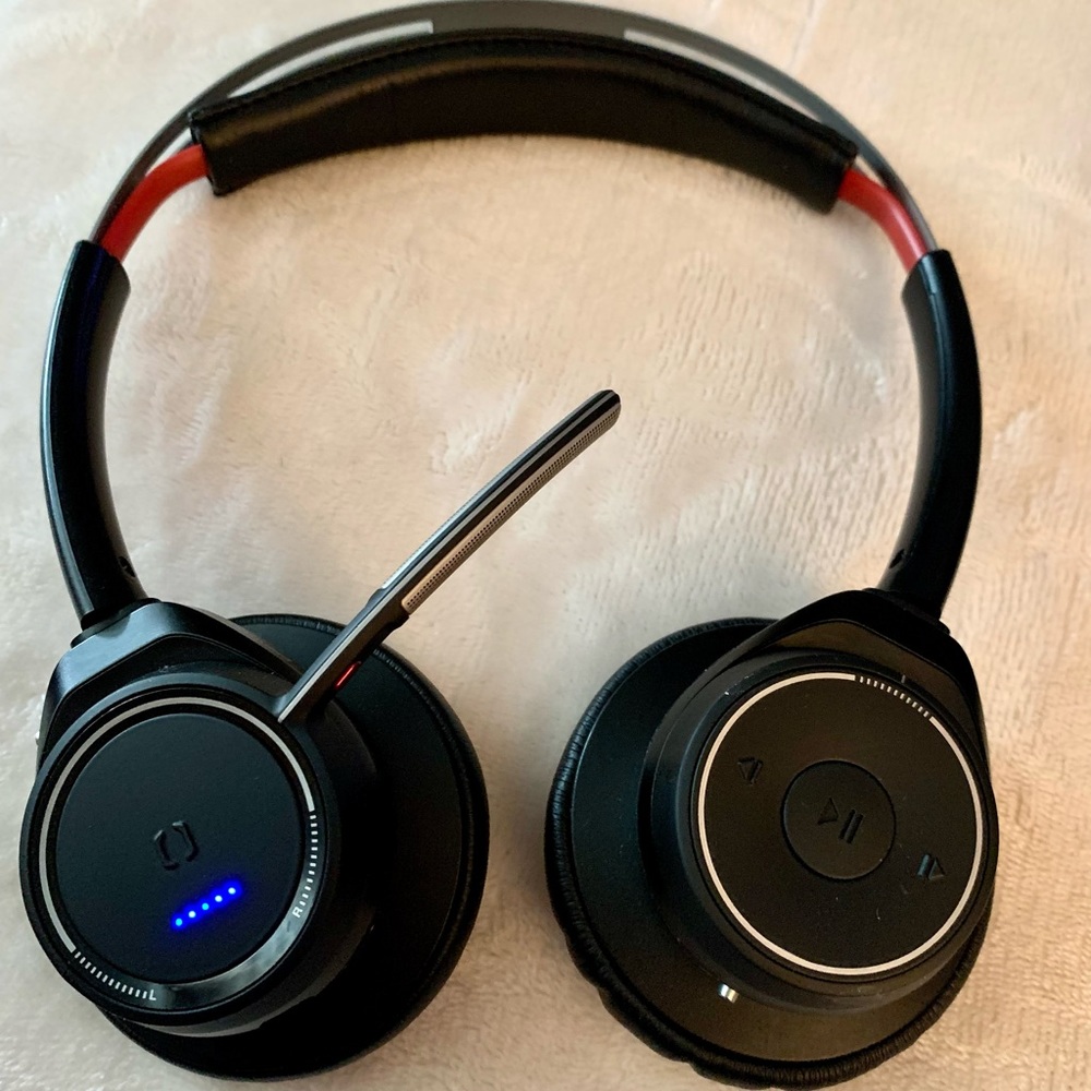 Plantronics Voyager UC B825M Dual Ear Headset with Charge Stand - Black